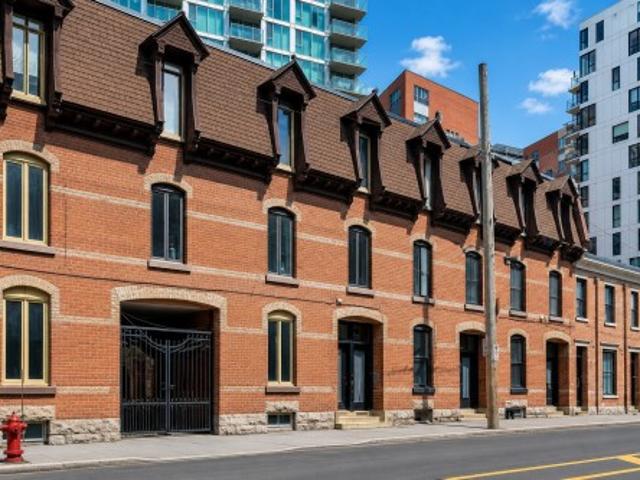 201Az 203Z Rue De La Montagne, Montréal Le Sud Ouest, QC, H3C 2A6 house for sale | Listing ID 16041 | Royal LePage