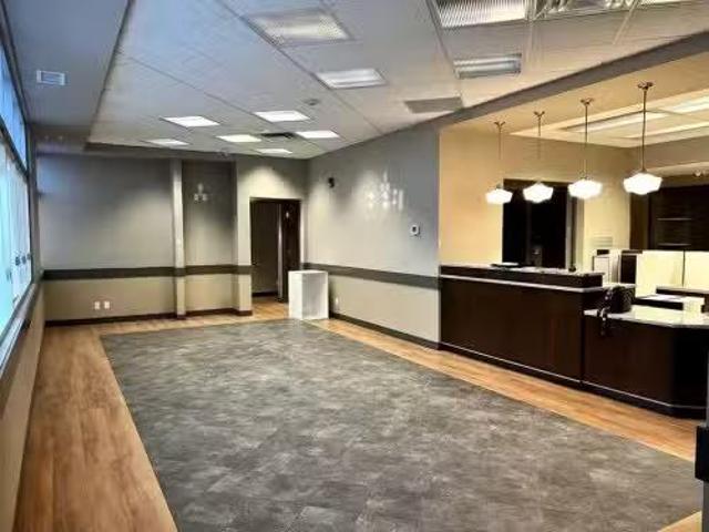 201A 3215 49 Avenue, Red Deer, AB, T2N 0M8 commercial for le.