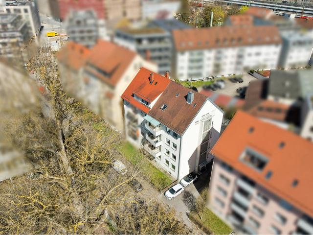 Sofort beziehbar 2024 neu renovierte 4,5 Zi. Wohnung im 4 Familienhaus!