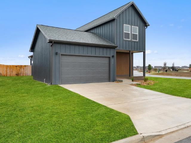 2025 Applewood Dr