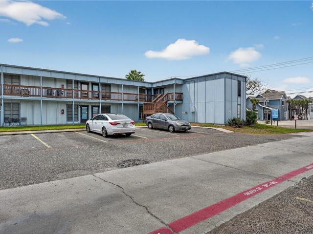 2025 S 11th St, Mustang Isle 2