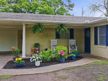 2025 W Belclaire Circle