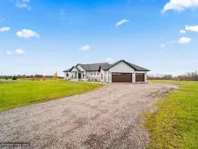 2027 Naleway Road, East St Paul, MB, R2E 1E2 Luxury House fo.