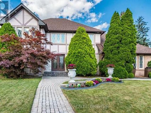 2029 Saint Andrew'S Place, Mississauga, ON, L5H 4E5 house for sale | Listing ID W14105 | Royal LePage