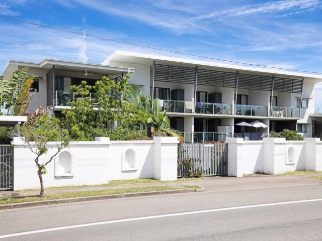 202/167 bundock street, belgian gardens, qld, 4810