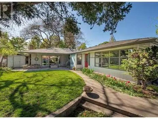 2021 Abbott Street, Kelowna, BC, V1Y 1C4 house for sale Lis.