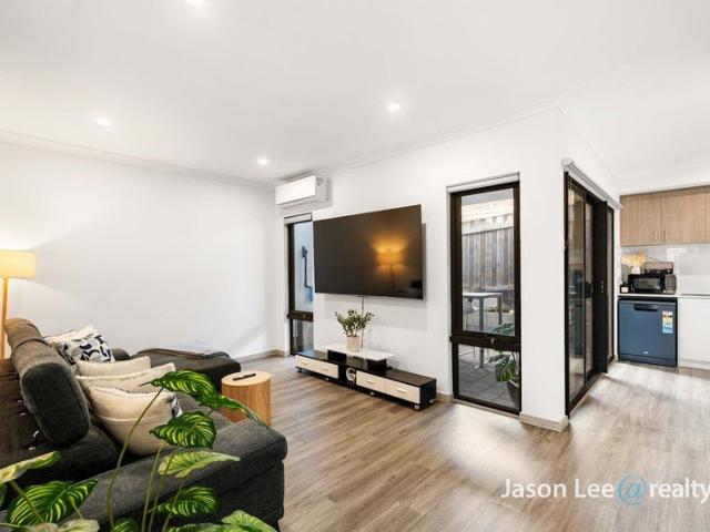 2023 Built Parkside Living | No Strata Fees | Move In Ready