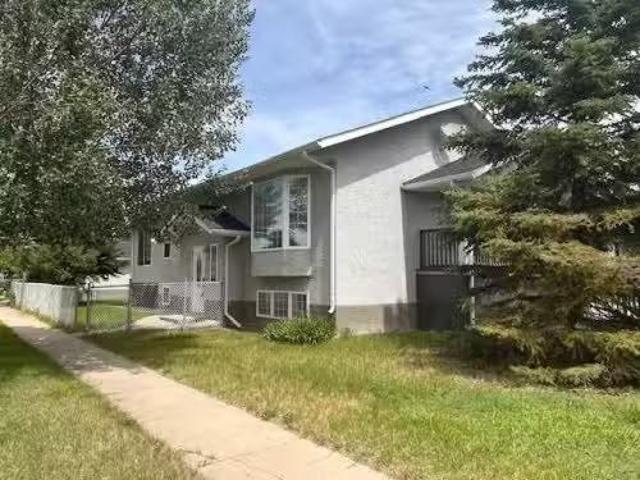 202 2 Avenue East, Hanna, AB, T0J 1P0 house for sale Listin.