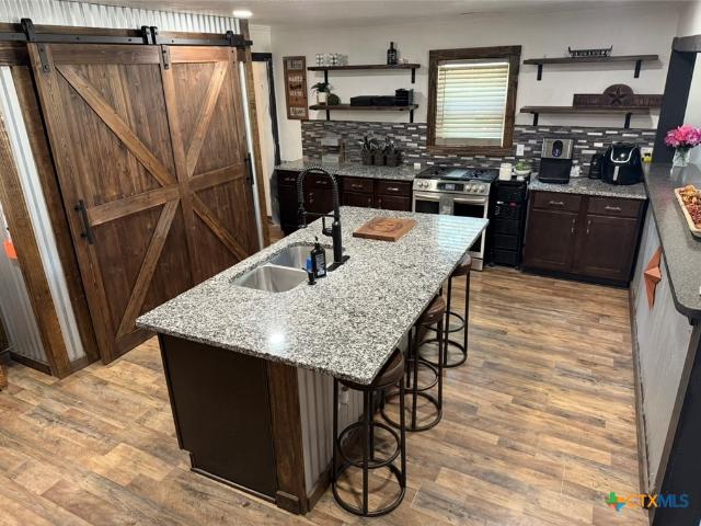 202 Clark St, Yoakum, TX 77995 | MLS #600489