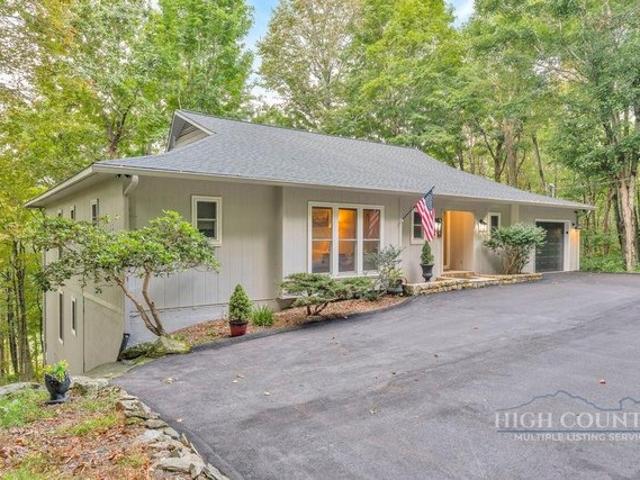 202 Cliffside Ln, Seven Devils, NC 28604