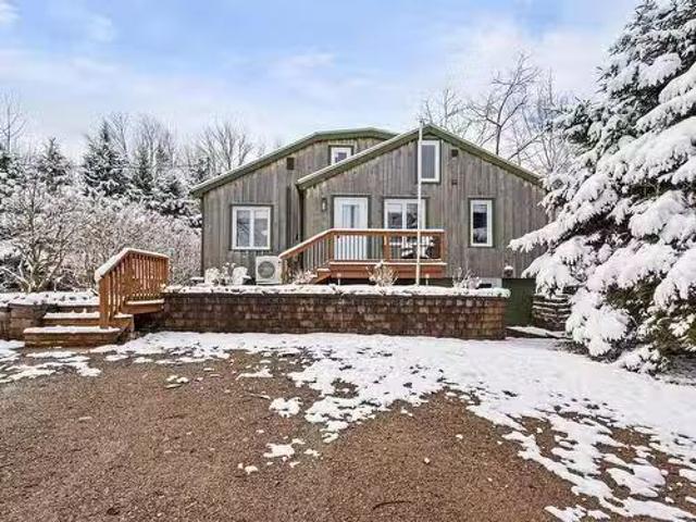 202 Gaspereau Avenue, Wolfville, NS, B4P 2E6 house for sale.