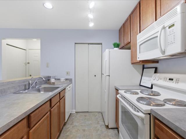 202 Glengarry Drive # 206