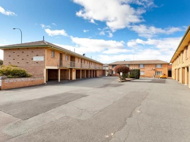 20/2 Donald Road, Queanbeyan