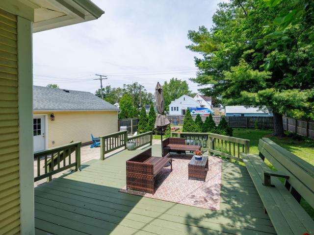 202 E Iroquois Street