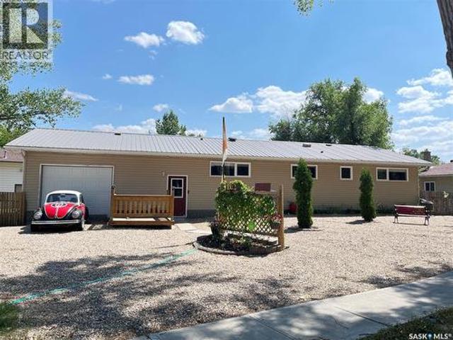 202 Hood Street, Maple Creek, SK, S0N 1N0 house for sale | Listing ID SK049672 | Royal LePage