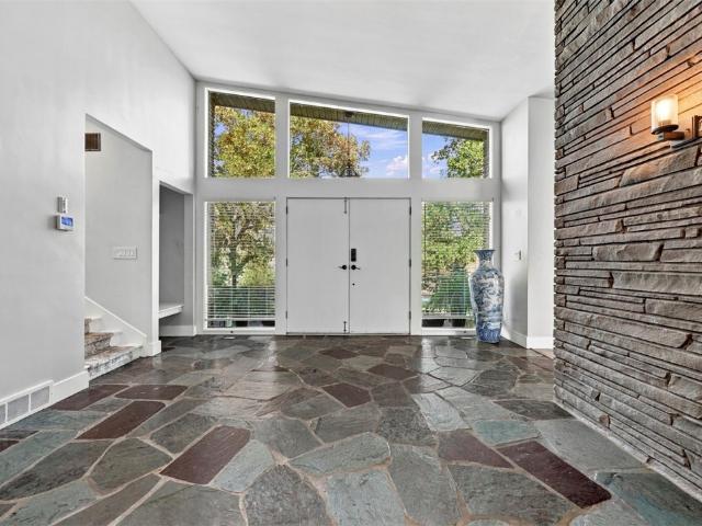 202 Horseshoe Dr