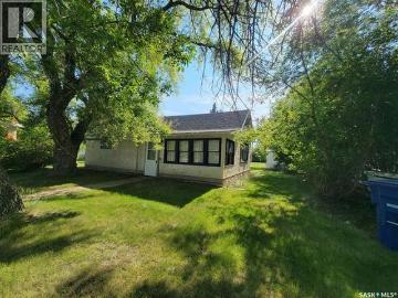 202 Irvine Street, Cut Knife, SK, S0M 0N0 house for sale | Listing ID SK029510 | Royal LePage