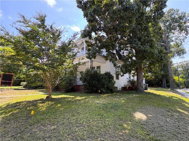 202 Isabel Street