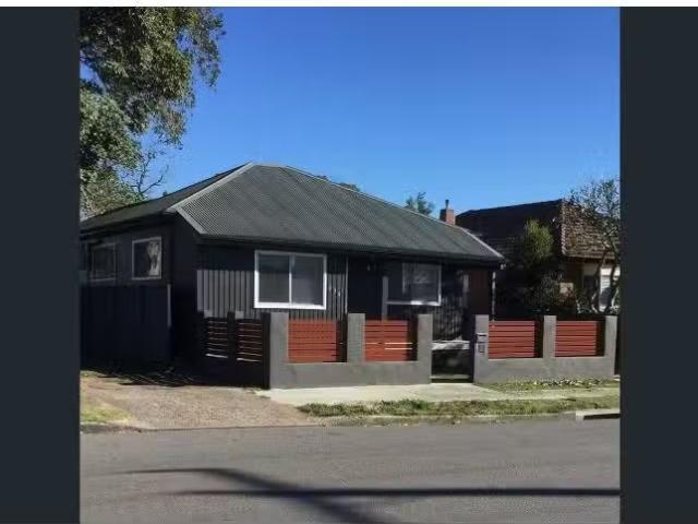 202 Lawson Street, Hamilton South House for rent Listed by Pr.