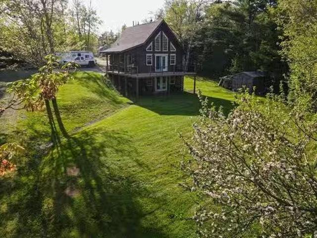 202 Lakecrest Drive, Mount Uniacke, NS, B0N 1Z0 house for sa.