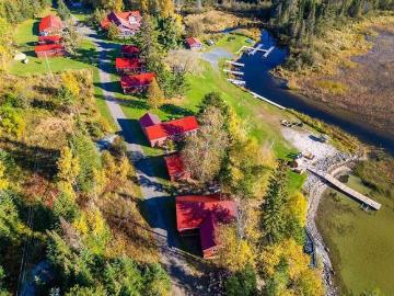 Machin, Ontario - Fireplace, Deck