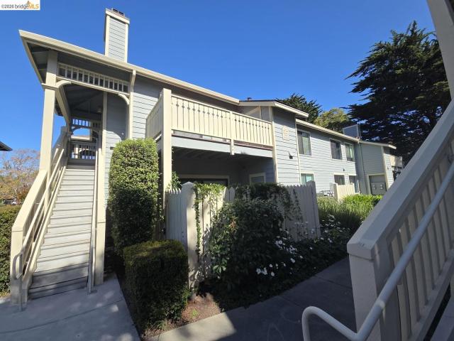 202 Shoreline CT