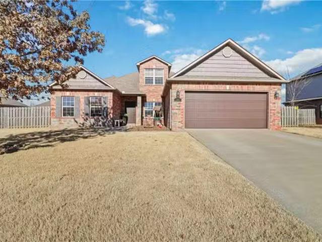 202 SUSinteraction AVE, LOWELL, AR 72745