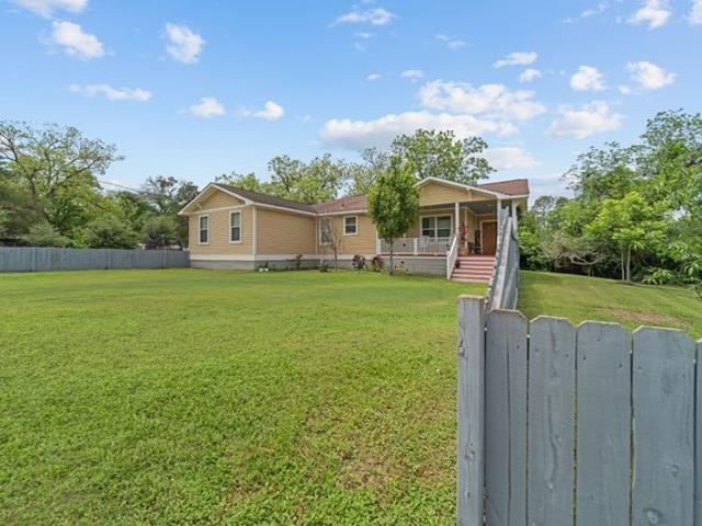 202 Sweed St, Brenham, TX 77833