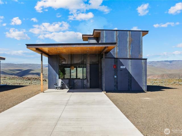 202 Rattlesnake Point NW