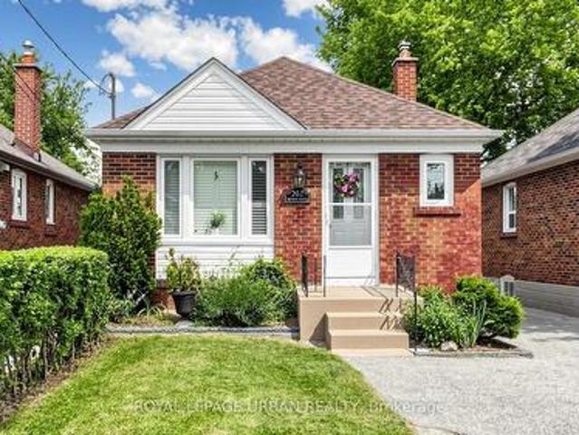 202 Virginia Avenue, Toronto, ON, M4C 2T7 house for sale | Listing ID E13582 | Royal LePage