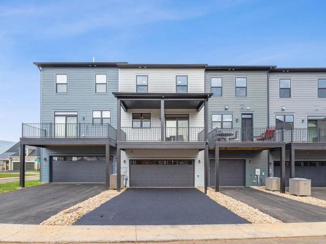 2035 Larkin Ave