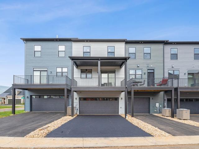 2035 larkin ave