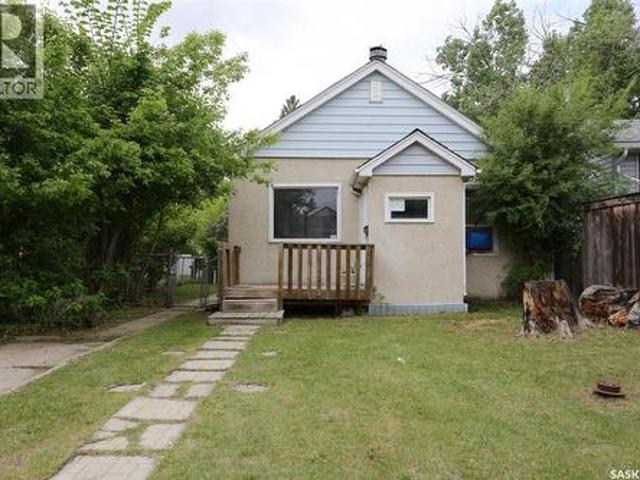 2030 Queen Street, Regina, SK, S4T 4C1 house for sale | Listing ID SK038082 | Royal LePage