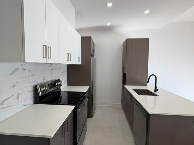 2030 Rue Lucien Thimens, Montréal Saint Laurent, QC H4R
