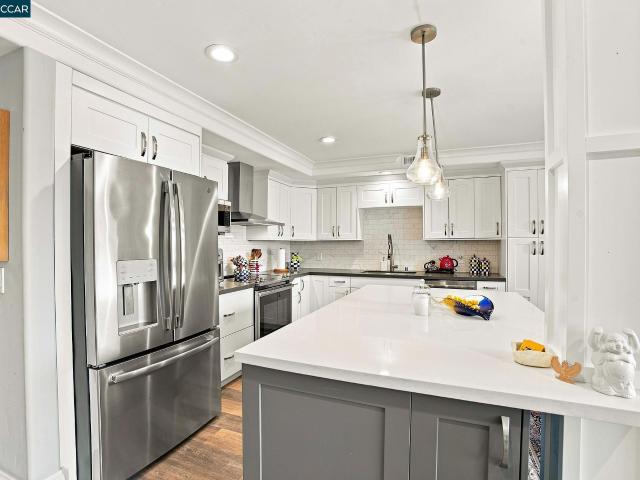 2032 Golden Rain Road 6