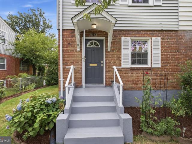 2033 Arlington Terrace