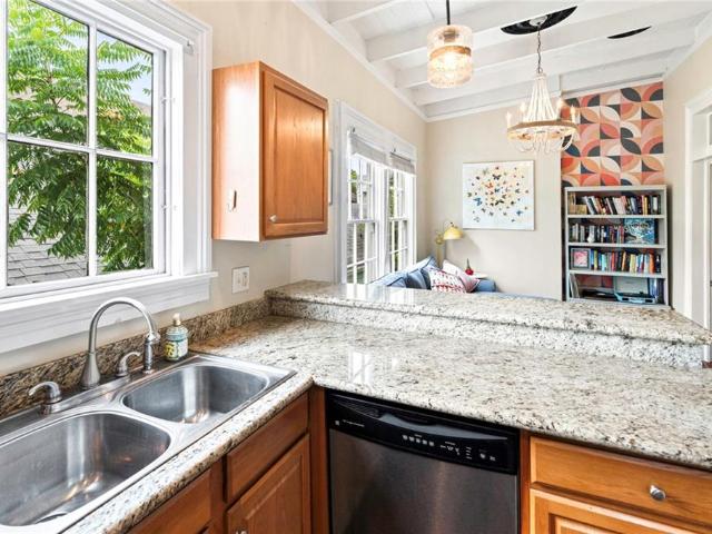 2033 Coliseum Street # 4