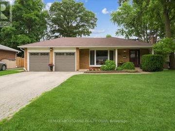 2033 Saxon Road, Oakville, ON, L6L 2V1 house for sale | Listing ID W12822 | Royal LePage