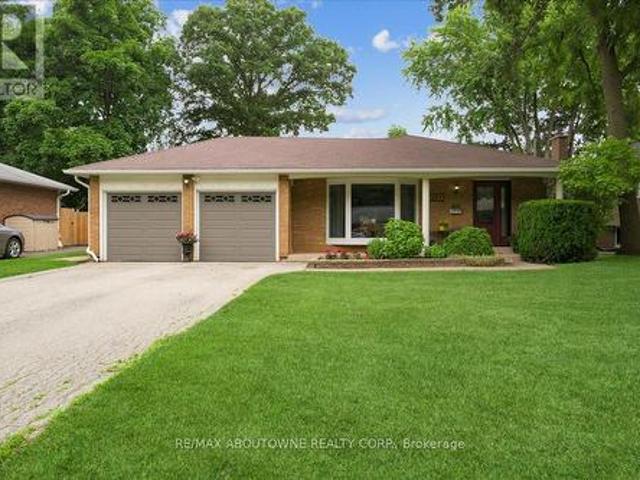 2033 Saxon Road, Oakville, ON, L6L 2V1 house for sale | Listing ID W13791 | Royal LePage