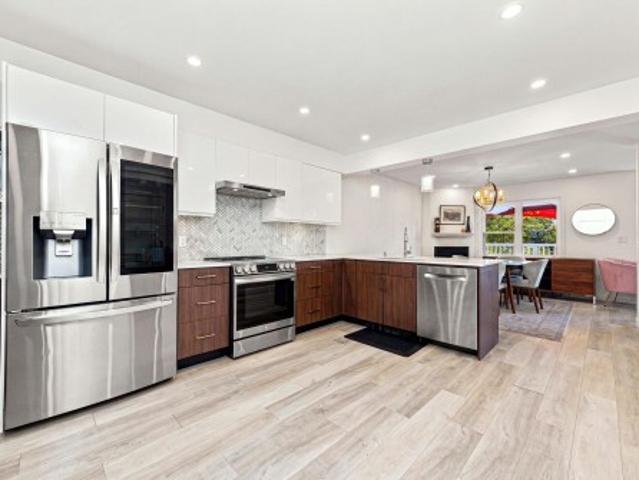 203 1 Bowser Avenue, North Vancouver, BC, V7P 2Y4 townhouse for sale | Listing ID R3158 | Royal LePage
