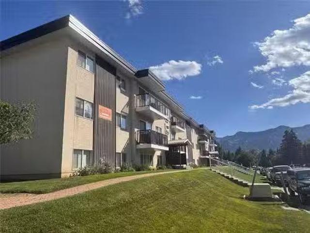 203 30 Ridgemont Avenue, Fernie, BC, V0B 1M2 Single Family P.