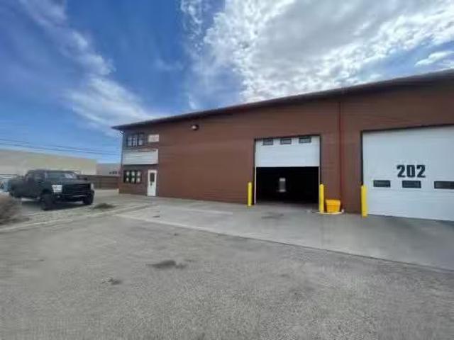 203 541 Kingsview Way, Airdrie, AB, T4A 0C9 commercial for l.
