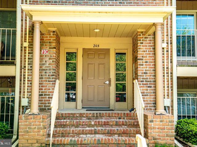 203 Cross Pointe Court # 2D