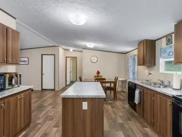 203 BAINBRIDGE LOOP, MUSCLE SHOALS, AL 35661