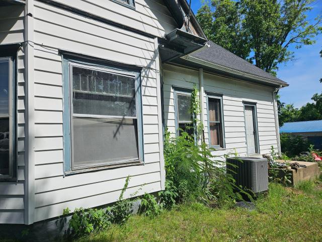 203 E Pennington Avenue