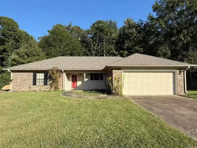 203 HONEYSUCKLE HILLS DR, REDFIELD, AR 72132
