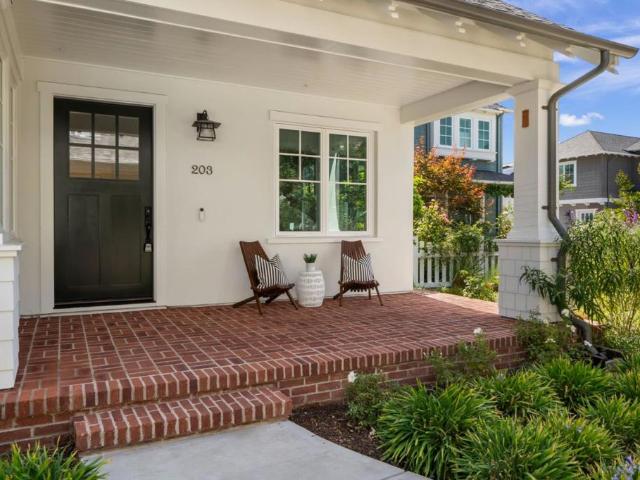 203 Oak Tree Circle