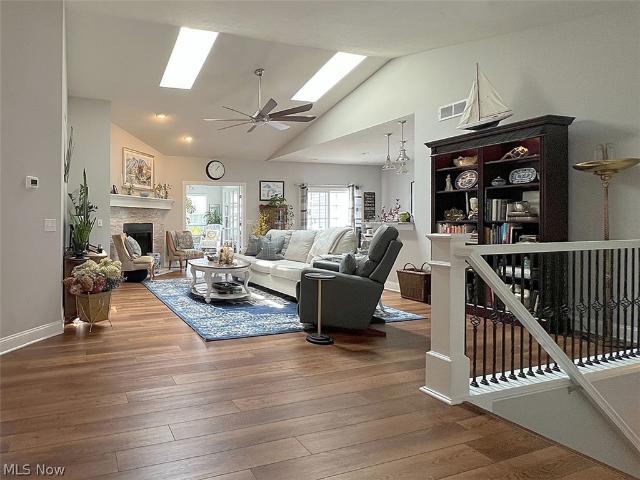 203 Leeward