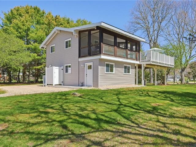 203 North Niantic Drive