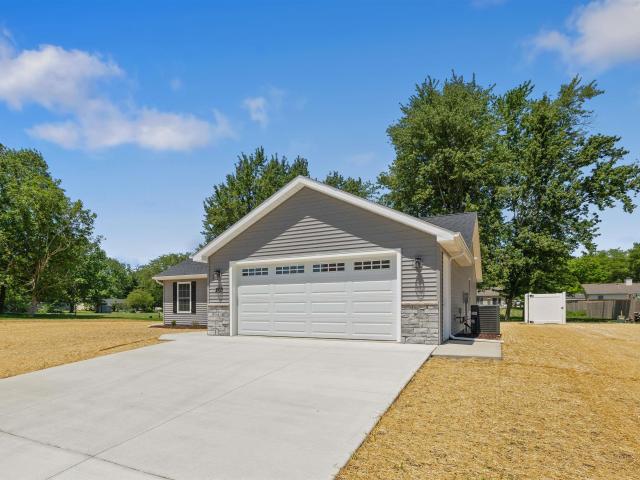 203 S Ivy Lane